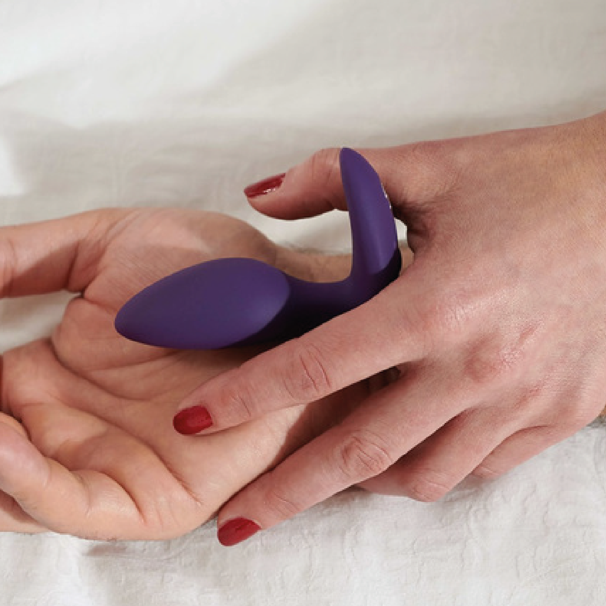 The gentle and rumbly anal vibrator Ditto by We-Vibe - Product image