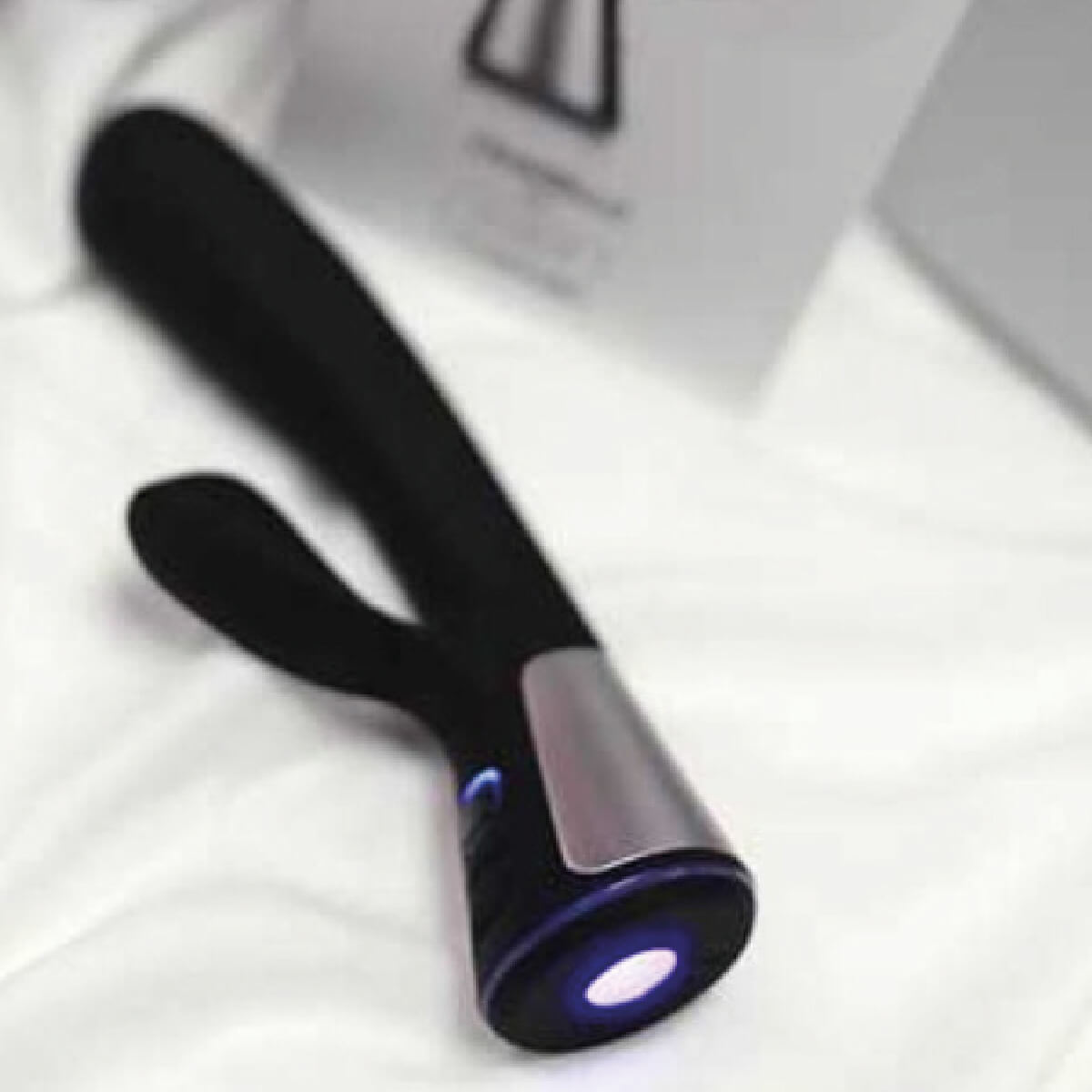 The dual stimulation rabbit vibrator Fuse by OhMiBod - Product image